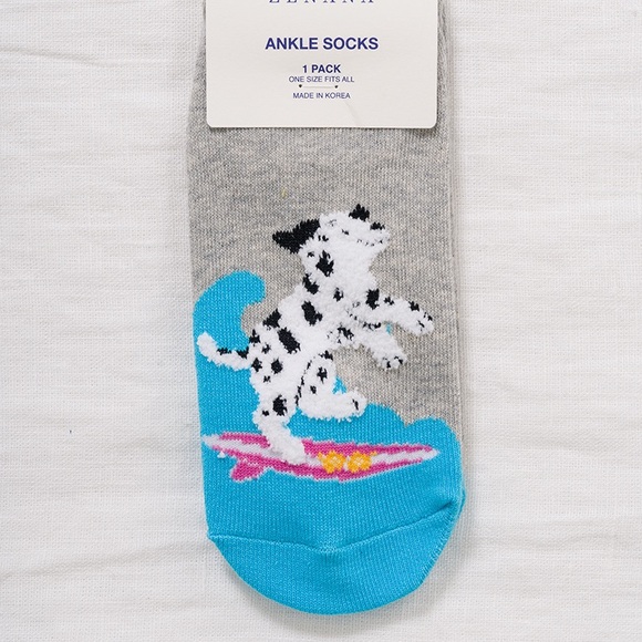 Zenana Outfitters 3 pairs Dalmatian surf socks in black, white, and grey - Picture 3 of 8